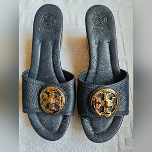 Tory Burch black gold tone wood wedge platform heels sandals shoes 11